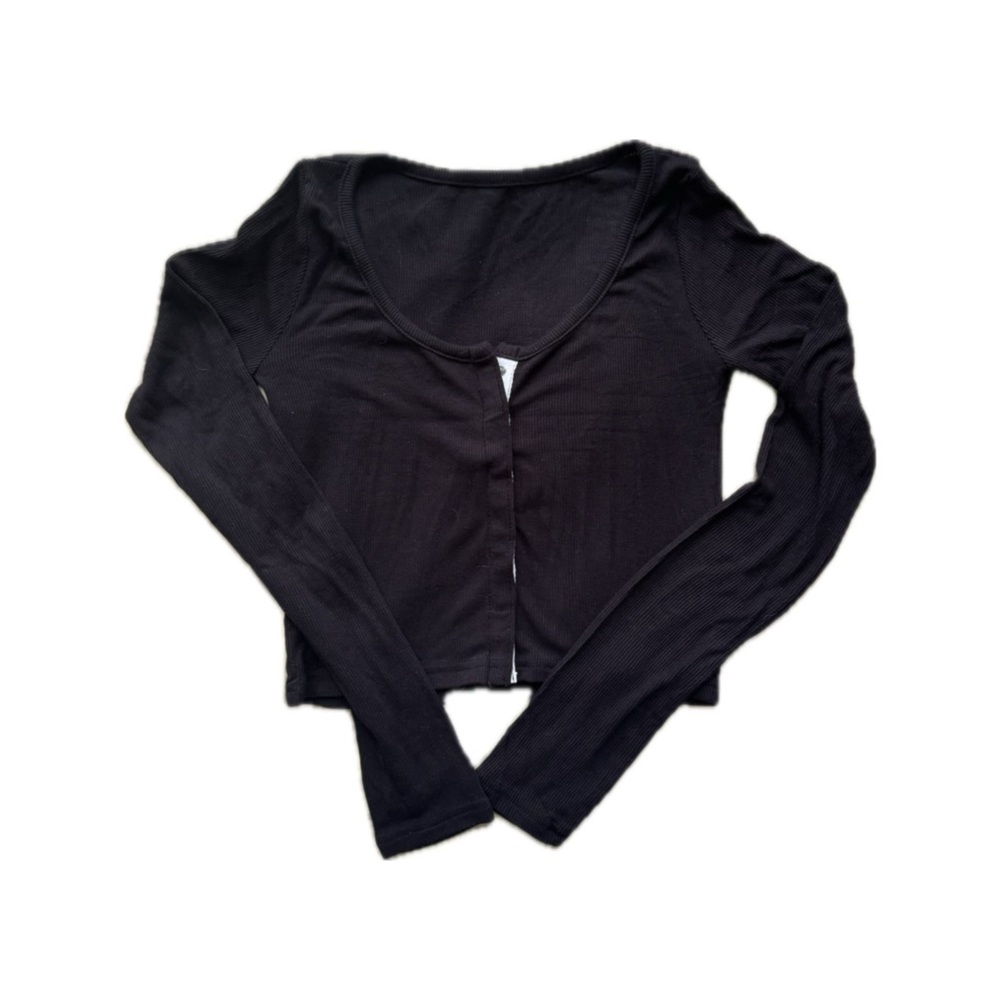 button ribbed knit crop top